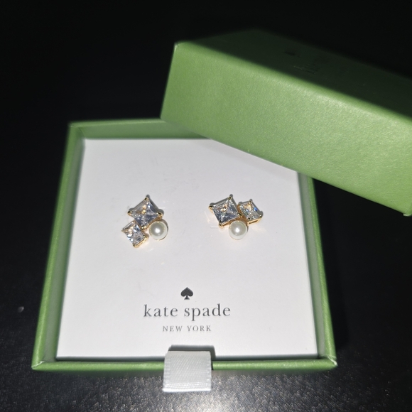 Kate Spade Victoria Pearl and CZ Earrings, New in Lime Green Gift Box - Picture 4 of 5